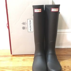 Hunter Boots Matte Black with Adjustable Strap